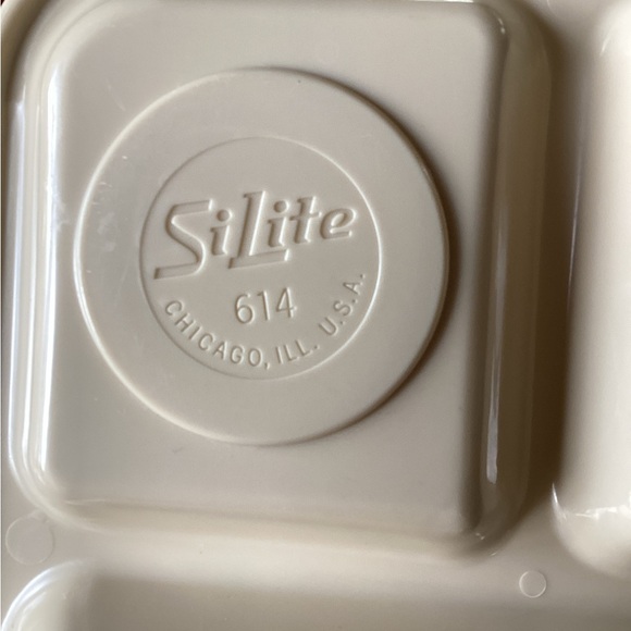 Vintage Cafeteria School Trays, 6, read on… - Picture 3 of 4